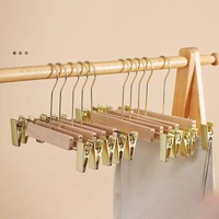 Cintres en bois massif DS3970 pour jeans et pantalons avec crochet pivotant, cintres pour jeans, pantalons, sous-vêtements, cintres en bois avec pinces