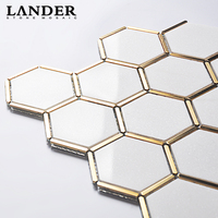 Nouvelles dalles hexagonales en laiton incrusté de marbre blanc avec mosaïque en acier inoxydable doré brossé