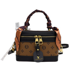 Sac fourre-tout décontracté pour femme, durable et portable, en PU avec fermeture éclair, doublure en polyester, forme carrée, bandoulière. - Product Image 1