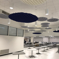 Plafond suspendu acoustique décoratif PET à absorption acoustique Panneau de nuages Baffles acoustiques en fibre de polyester Carreaux de plafond acoustiques