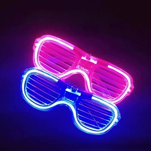 Gafas LED de Plástico Brillantes con Forma de Corazón, Luz Fría Fluorescente, Juguetes Ecológicos para Niños, Suministros para Eventos del Día de San Valentín - Product Image 5