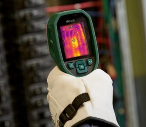 Cámara Termográfica Extech IRC130 con Tecnología MSX, Termómetro IR de 80x60 IR y 2MP, Visualización de -25°C a 650°C - Product Image 6