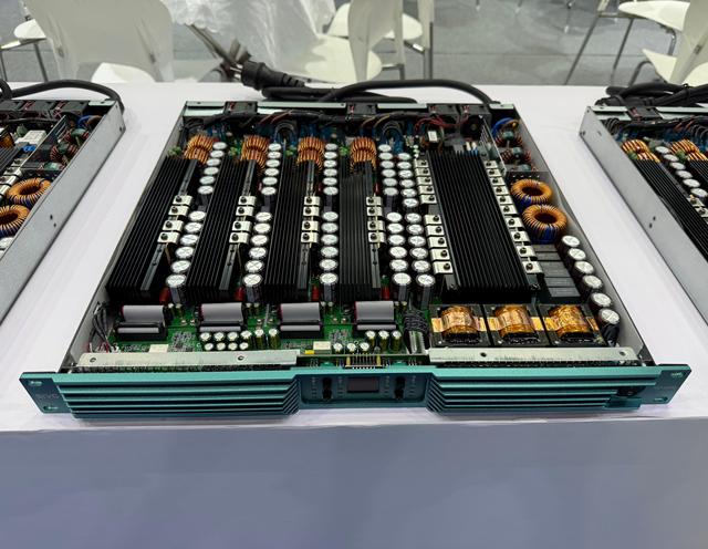 Class d Amplifier 4-Channel 4x2000W Professional Power Amplifier Subwoofer Stereo Amplifier Sound Equipment/amplifiers/speakers