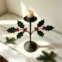 Chandelier de Noël artisanal en fer avec feuilles de houx et baies rouges, centre de table rustique pour les fêtes, décoration intérieure