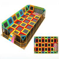 Structure de jeu commerciale personnalisée pour enfants : trampoline intérieur multi-usage avec enclos en acier galvanisé, parc de saut clôturé et piscine à balles