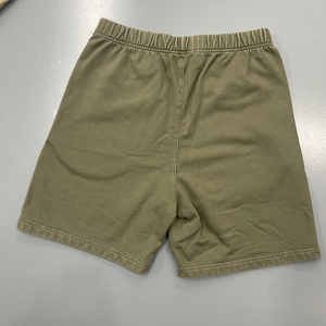 Shorts décontractés vert olive avec taille élastique, poches latérales, coupe ample, ourlet nettoyé, pour usage quotidien - Product Image 2