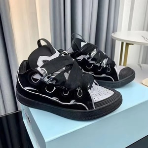 รองเท้าผ้าใบคุณภาพสูงสำหรับผู้ชายและผู้หญิง แฟชั่นลำลอง เดินสบาย สไตล์เรโทรคลาสสิก ดีไซน์เนอร์ รองเท้าบอร์ดชาย - Product Image 4