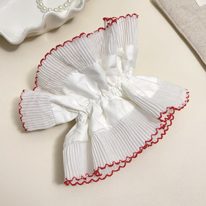 Una diadema de satén abullonada con relleno de encaje rojo color crema estilo <span class=keywords><strong>ballet</strong></span> a pequeña escala con un gran lazo al final - Product Image 2