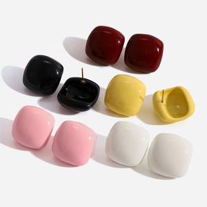 Aretes de Botón Vintage con Baño de Oro de 18K, Estilo Retro, Diseño Cuadrado, Color Rojo Vino, Venta al por Mayor - Product Image 1