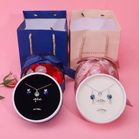 Boîte à bijoux avec 9 roses éternelles artificielles, emballage pour la fête des mères, roses en savon rondes, boîte à bague et collier