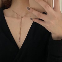 Collier bijoux en acier inoxydable pendentif triangle géométrique coulissant réglable collier à chaîne de chandail à pompon long pour femmes