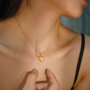 Collier pendentif en or massif 18 carats véritable PCX Jewelry, vente en gros OEM, sans ternissement, deux charmes en forme de cœur en losange, style classique, fête, femmes - Product Image 5