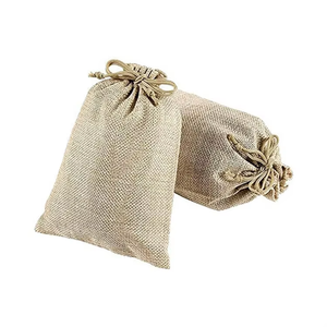 Petite pochette personnalisée en toile de jute naturelle avec cordon de serrage pour bijoux, cadeaux ou courses - Product Image 5