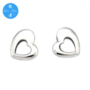 Brillant poli mignon coeur forme fleur conception acier inoxydable bijoux boucles d'oreilles goujons de cadeau de mode