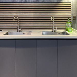 Panel Acústico de Listones de Madera de Diseño Europeo Moderno, 1.0 NRC, <span class=keywords><strong>para</strong></span> Gimnasio, Sala de Estar, Cocina, Baño, Estudio - <span class=keywords><strong>Aislamiento</strong></span> Acústico - Product Image 1
