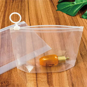 Sachet refermable transparent personnalisé avec logo, pour cosmétiques, avec fermeture éclair et soufflet de fond - Product Image 1