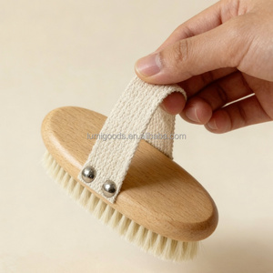 Ventes chaudes Brosse de bain pour le corps en bois de hêtre à poils de sanglier naturels en nylon ovale simple Brosse de massage réutilisable pour peau sèche Logo personnalisé - Product Image 5