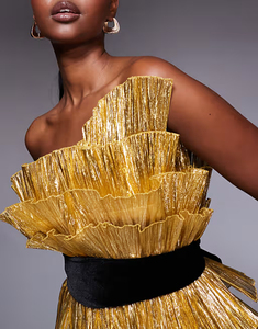 Abito da ballo monospalla con balze a strati e cintura nera in organza plissettata lucida con stampa floreale per eventi, feste e cocktail - Product Image 4