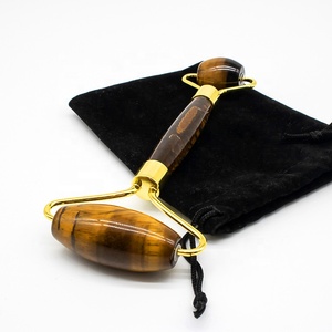 Vente en gros d'Oeil de Tigre Naturel Jade Rouleau de Guérison Masseur de <span class=keywords><strong>Visage</strong></span> <span class=keywords><strong>avec</strong></span> Poignée en Métal Laiton pour les Soins <span class=keywords><strong>du</strong></span> <span class=keywords><strong>Visage</strong></span> - Product Image 5