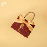 Boîte à bonbons de mariage Style National chinois Portable pliable papier Durable personnalisé avec ruban anneaux en bois perle cadeau décoratif