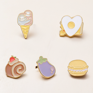 Emblèmes d'animaux Grenouille Chats Renard Épingles en émail personnalisées en alliage de zinc Épingles de revers plaquées or pour vêtements - Product Image 5