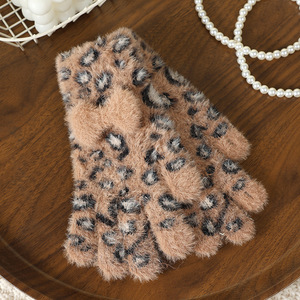 Gants en <span class=keywords><strong>mohair</strong></span> jacquard léopard pour femme, avec logo personnalisé, en acrylique, confortables et élégants, fabriqués en usine depuis 17 ans - Product Image 2
