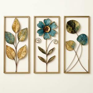 Ensemble de 3 pièces d'art mural en métal encadré or, sculpture murale suspendue avec fleurs et feuilles bleu sarcelle, plaque décorative pour fond de salon - Product Image 1