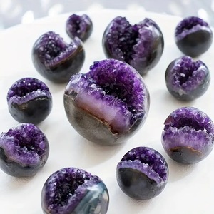 Chậu đá thạch anh tím tự nhiên chạm khắc hình mặt cười, túi tiền, kho báu, với thiết kế hang động độc đáo - Product Image 1