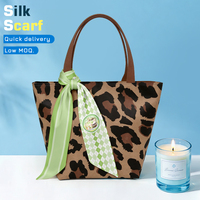 Bufanda de Seda con Estampado Personalizado, Temática de Anime, Decoración de Mascotas, Venta al por Mayor, Alta Calidad, Colores Vibrantes Digitales