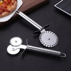 Cortador Giratorio de Acero Inoxidable para Pizza con Mango Antideslizante - Product Image 4