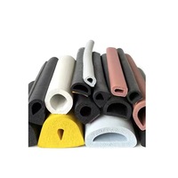 Services de traitement de moulage et de coupe personnalisés pour les produits en caoutchouc de bande de caoutchouc EPDM creux semi-circulaires auto-adhésifs