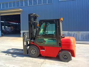 Carrello Elevatore Diesel CPC25 di Alta Qualità per Carichi Pesanti con Montante a Due Stadi, Traslatore Laterale Idraulico, Altezza Forche 3000mm, Pneumatici Solidi - Product Image 2