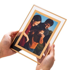Cornice Portafoto in Vetro Rettangolare Dorata 6/7 Pollici, 8 Scomparti, da Tavolo, di Alta Gamma, per Matrimoni, Ritratti di Coppia, Ricordo in Cristallo - Product Image 5