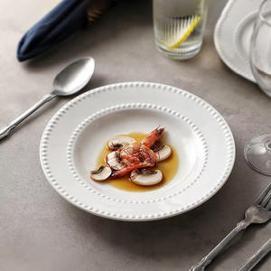 Assiette Ronde Moderne en Céramique Blanche Pure Écologique pour Steak, Pâtes, Salade – Idéale pour Fêtes, Maison, Hôtels et Restaurants - Product Image 3