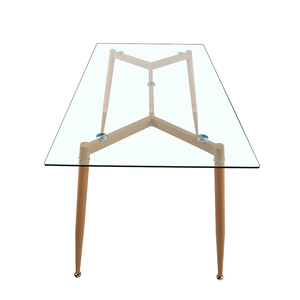 طاولة طعام حديثة من الزجاج المقسى أرجل خشبية مائلة مستقيمة - Product Image 5