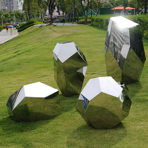 Banc en fibre de verre en forme de carotte 029 FRP, durable, sculptural, pour la lecture et les loisirs, idéal pour les centres commerciaux, les monuments et les espaces publics - Product Image 3