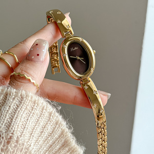 Ladies' Minimalist Vintage Retro Fashion New Oval Quartz Bracelet Watch Light Luxury Niche Watch in Stock Wholesale