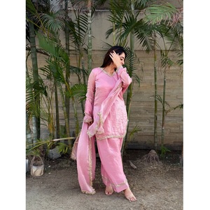 Conjunto Salwar Farsi de Satén de Diseño en Oferta, Ropa Étnica Elegante con Tela Suave para Bodas, Festivales y Fiestas - Product Image 1