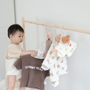 Cintres en bois massif motif ours avec crochet pivotant chromé et encoches découpées avec précision pour chemises, vestes et robes de bébé - Style naturel pour le salon - Product Image 3