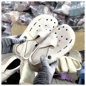 GZ Fabricante Fornecedor Usado Sapatos Mix Alta Qualidade Misturado Segunda Mão Sapatos para Crianças Crianças Mulher Homem Usado Sapatos os Chinelos - Product Image 1