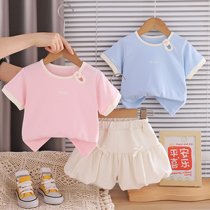 Set Estivo Trendy per Bambine 2 Pezzi con Stampa Animalier, Top a Maniche Corte e <span class=keywords><strong>Pantaloncini</strong></span> Abbinati, Outfit Morbido e Traspirante per Bambine 1-5 Anni - Product Image 1