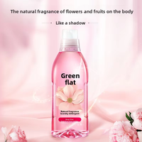 Détergent à lessive liquide Green Umbrella, 1 bouteille contenant 80% d'ingrédients aux senteurs de fleurs et de fruits, protection des couleurs des vêtements
