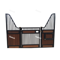 Façades de stalle d'entraînement de chevaux de grange à chevaux à cadre métallique portable préfabriqué pour l'extérieur à vendre