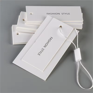 Étiquettes Volantes de Luxe Personnalisées Gaufrées en <span class=keywords><strong>Carton</strong></span>, Étiquettes Vêtements Brodés, Accessoire de Vêtement Plié, Taille Personnalisée - Product Image 4