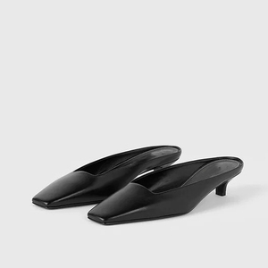<span class=keywords><strong>Mule</strong></span> tendance en cuir véritable avec rivets et lanières pour femme – Confortable pour l'été et toutes les saisons - Product Image 1