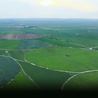 Système d'irrigation agricole électrique de haute qualité pour 100 hectares, pompe à pivot central avec télécommande, robuste et durable pour les terres agricoles