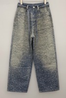 Jean droit ample Y2K style américain, en denim moyen, entièrement orné de strass en forme d'étoiles, style couple et boyfriend