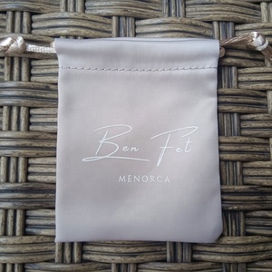 Pochette à bijoux en satin de soie sérigraphiée personnalisable pour emballage de cadeau de fête de mariage avec rangement pour boucles d'oreilles et bagues - Product Image 4