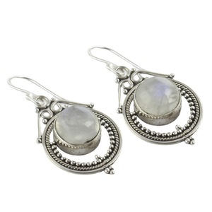 Pendientes colgantes vintage de piedra lunar de Bombay con engaste de plata para uso diario femenino - Product Image 5