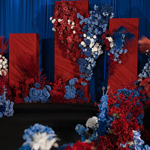 Fiori Decorativi Artificiali in Tonalità Rosse e Blu per Sfondi Matrimoniali, Decorazioni per Eventi, Feste e Celebrazioni - Product Image 5